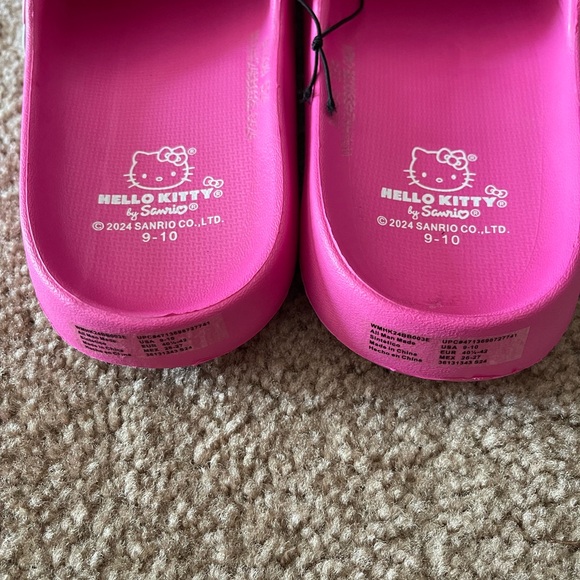 Hello Kitty Women’s  Slide Sandals 9/10 - Picture 5 of 5